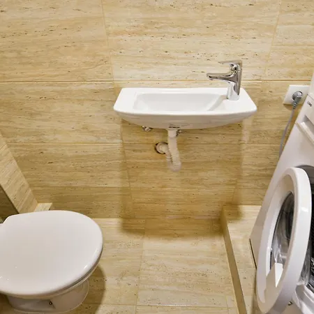 Location 2br - 6 Guests Διαμέρισμα *