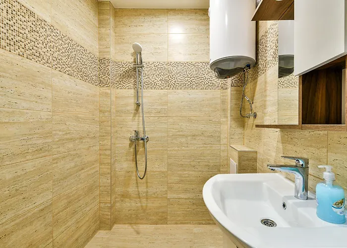 Location 2br - 6 Guests